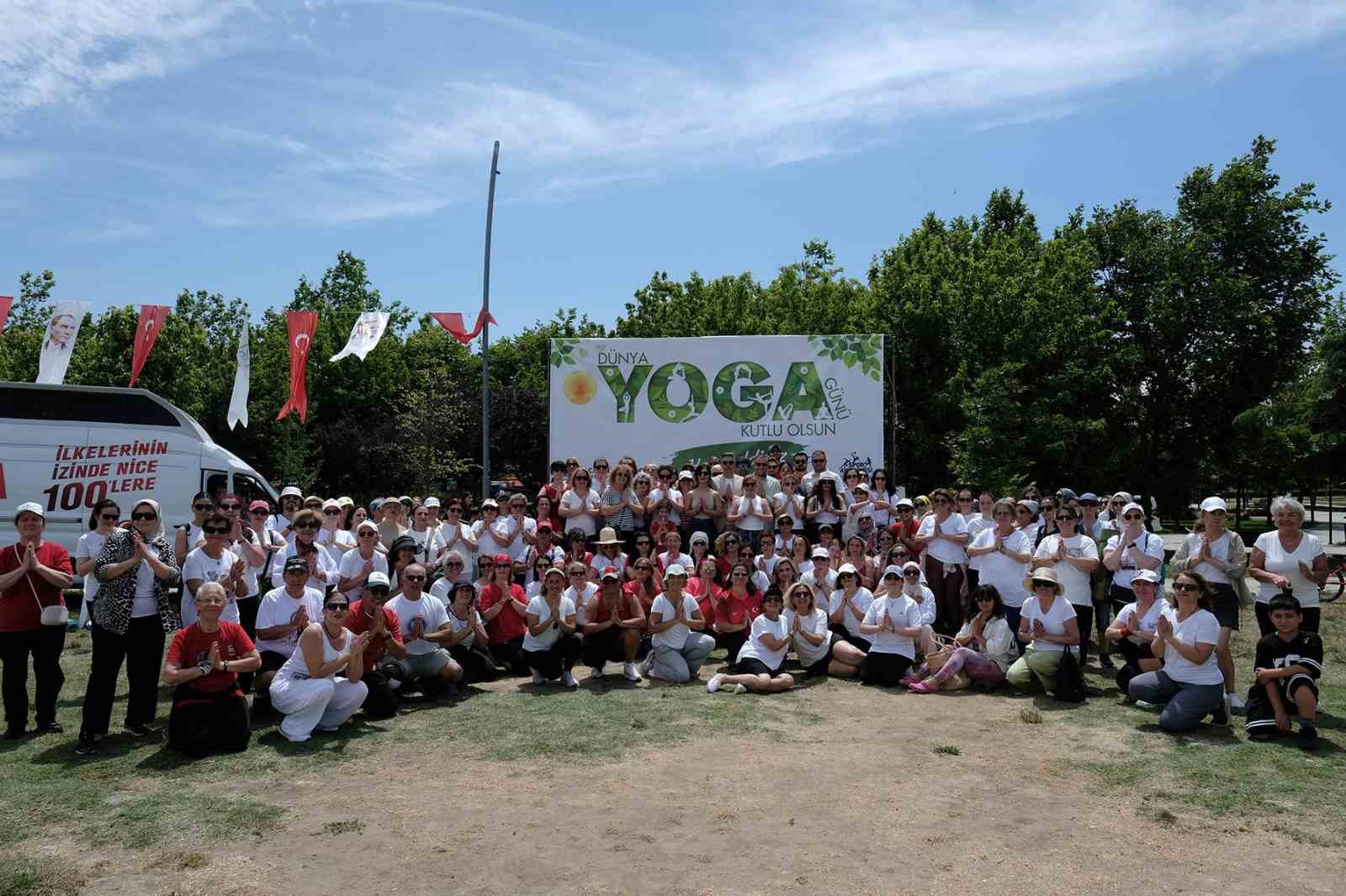 Büyükçekmece’de Dünya Yoga Günü’ne özel yüzlerce kadın yoga yaptı 9 buyukcekmecede dunya yoga gunune ozel yuzlerce kadin yoga yapti 5