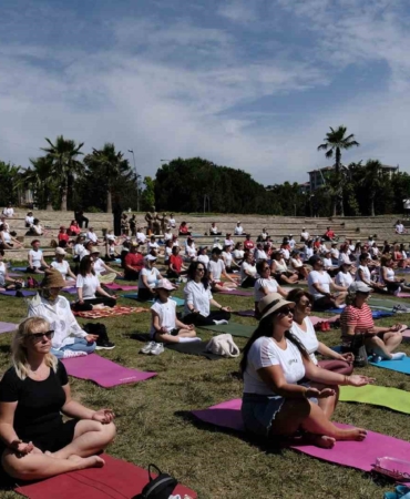 buyukcekmecede-dunya-yoga-gunune-ozel-yuzlerce-kadin-yoga-yapti-jALJqPEb.jpg