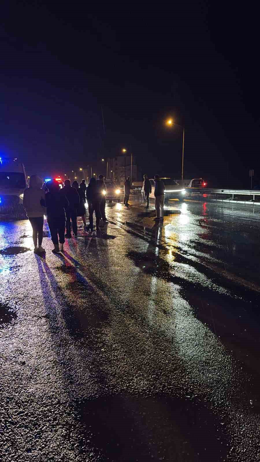 buyukcekmecede feci kaza otomobilin carptigi adam hayatini kaybetti 1 EIjzVWpS