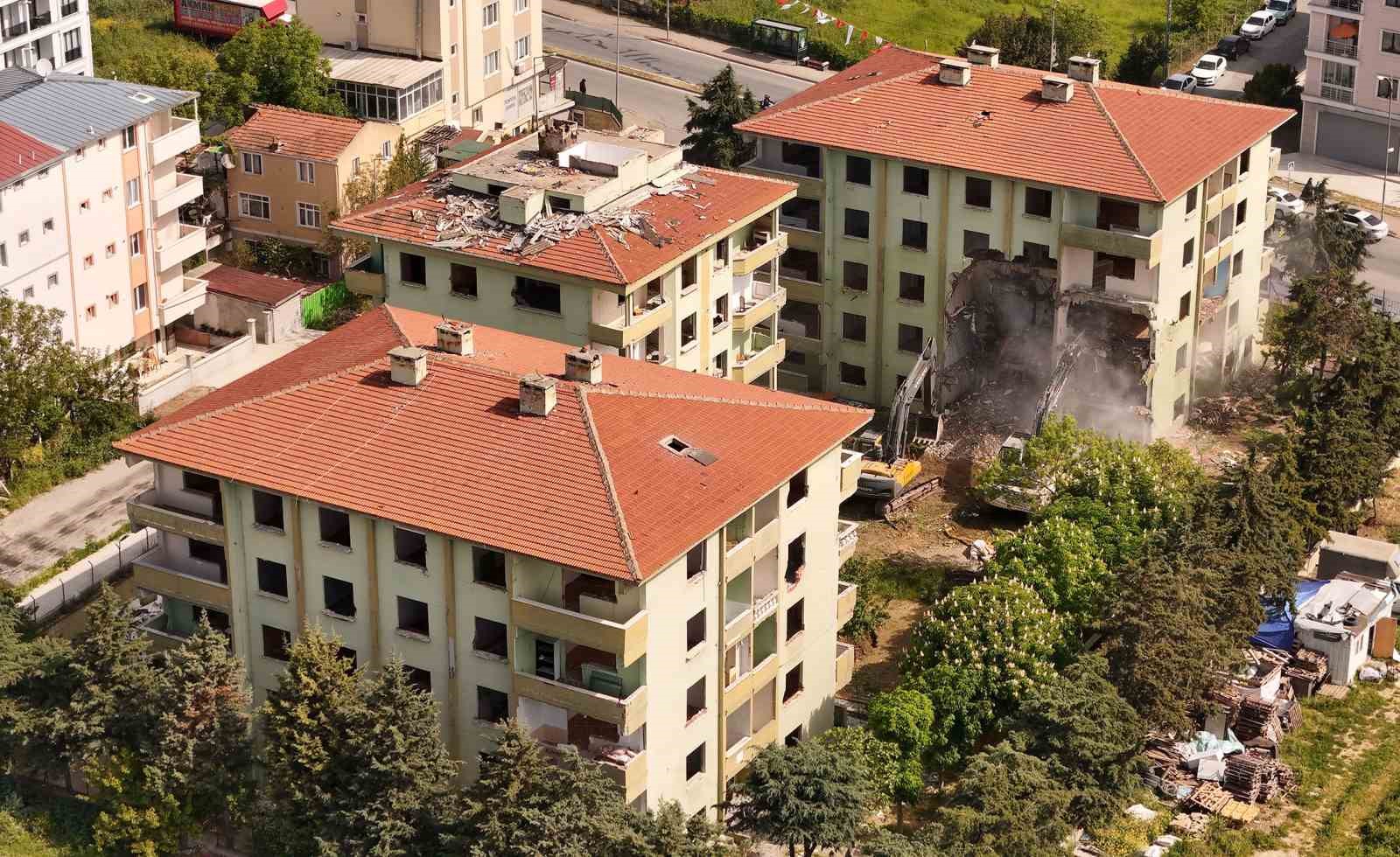 buyukcekmecede guvenli kent hedefiyle 40 bagimsiz bolumden olusan 3 riskli yapi yikildi 1 2OS6njdn