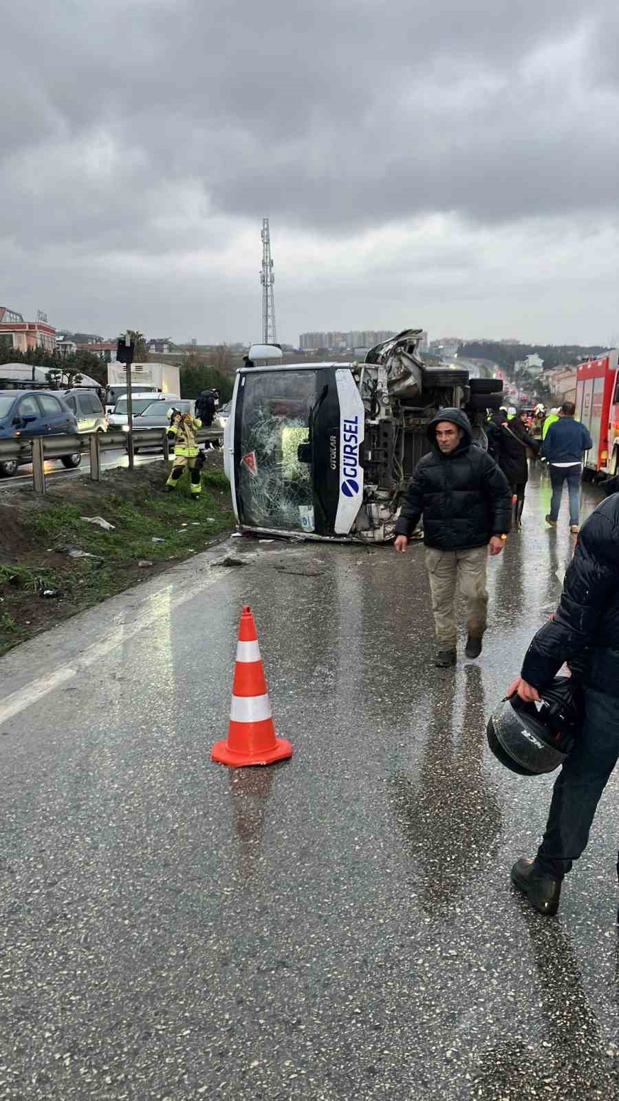 buyukcekmecede isci servisi devrildi 1 olu 9 yarali 1 wNX5sVGs
