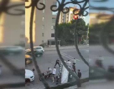 buyukcekmecede-kaza-sonrasi-cikan-sopali-kavga-kamerada-NgerHDhH.jpg