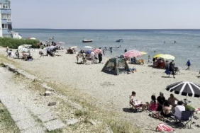 Kasklı saldırgan iş yerini kurşunladı: 1 yaralı 3 thumbnail