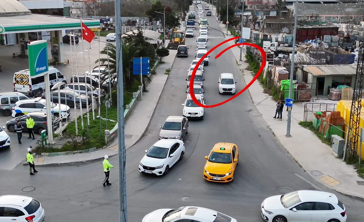 buyukcekmecede serit ihlali yapan suruculere dron destekli uygulama 0 4EZVs5Au