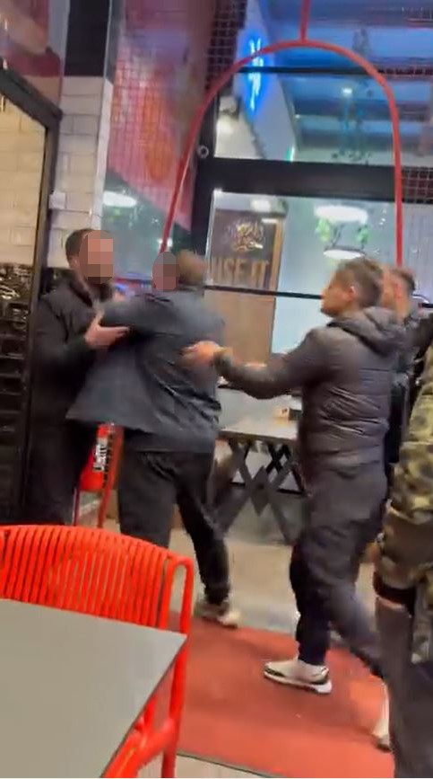 buyukcekmecede siparisi gec gelen sahis calisanlarin uzerine yurudu 0 iu2XbGdM