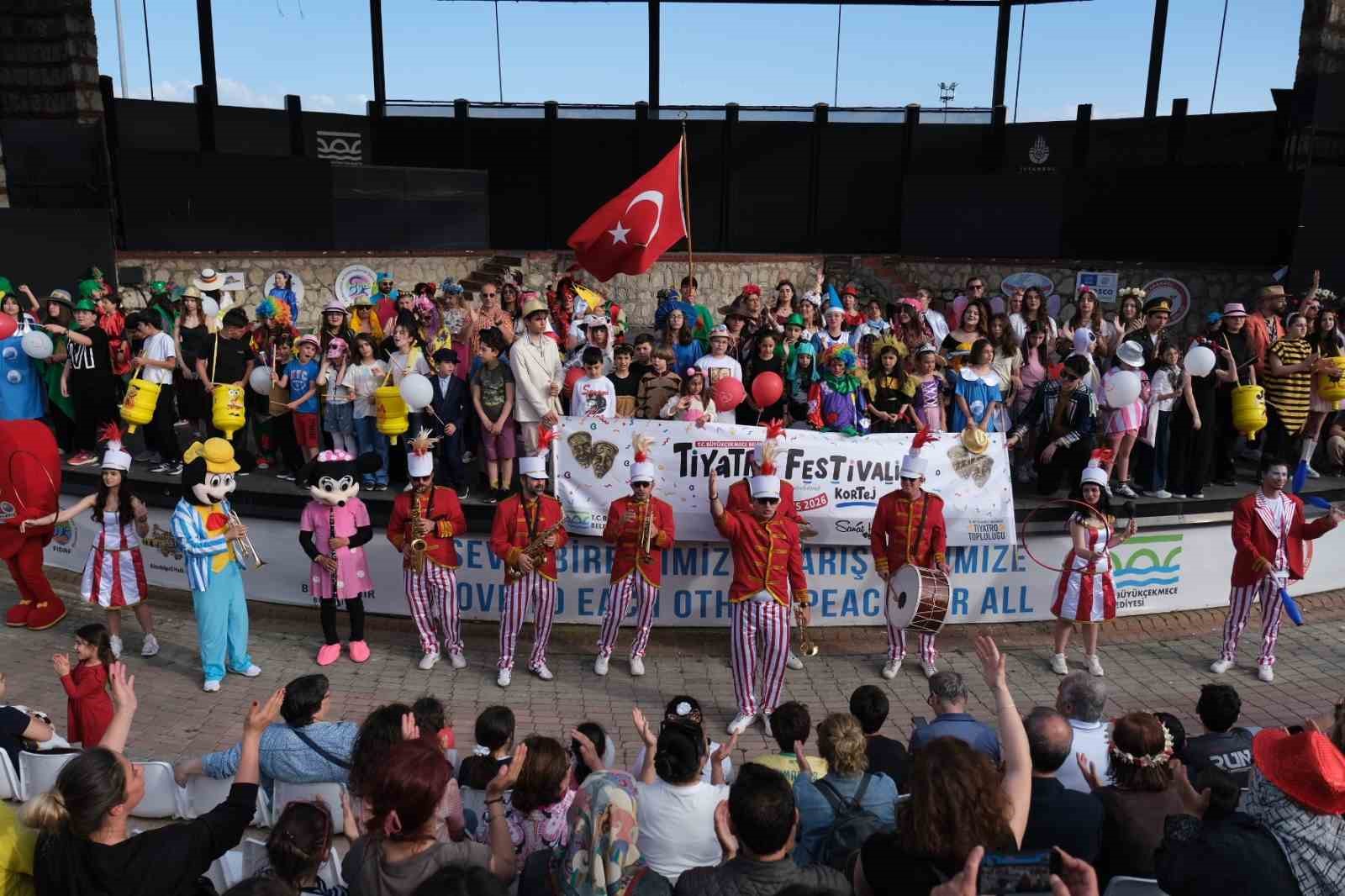 buyukcekmecede tiyatro festivali coskusu basladi 2 ma5Hsqz5