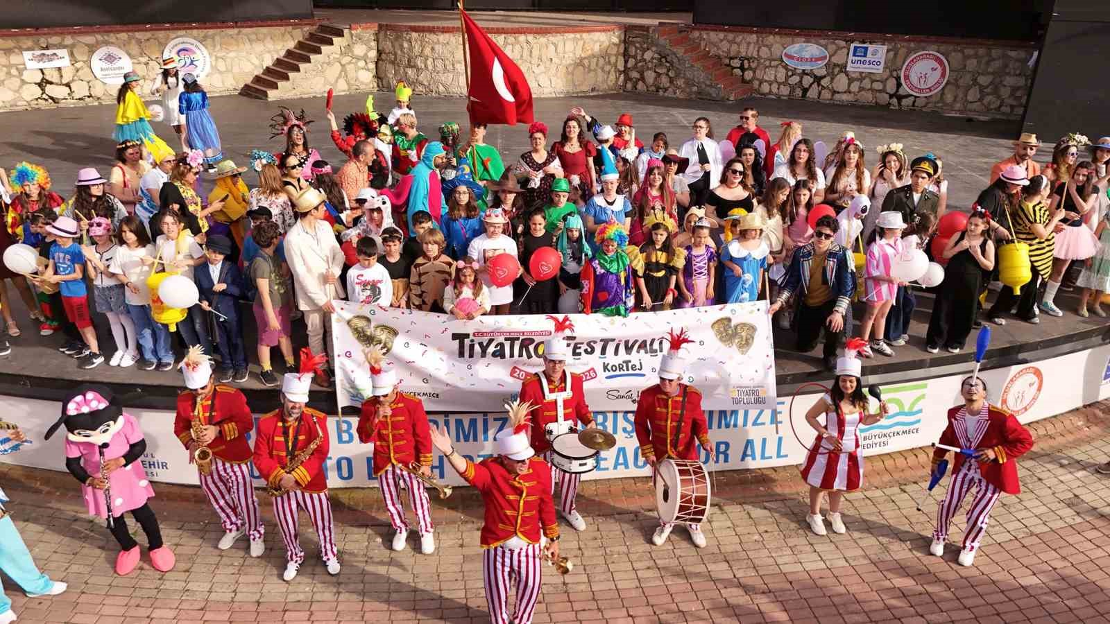 buyukcekmecede tiyatro festivali coskusu basladi 6 7OjLAC34