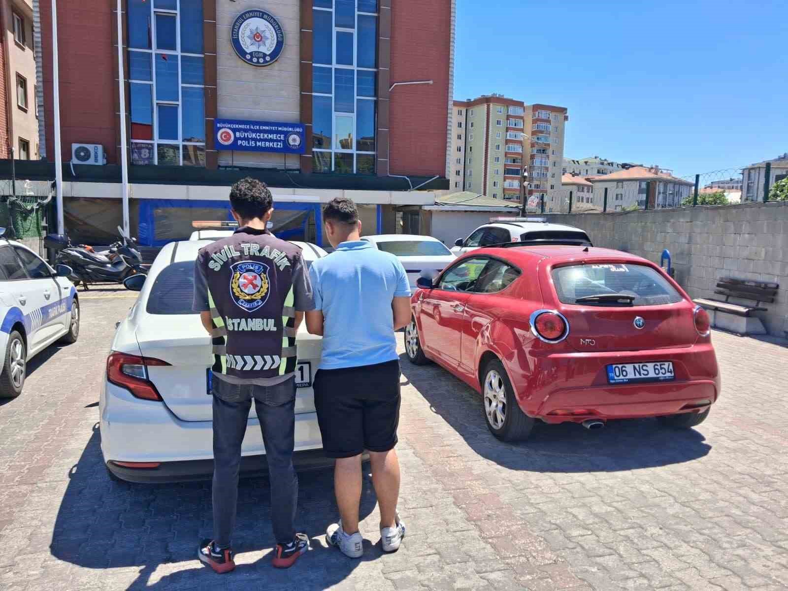 buyukcekmecede trafik kavgasi kamerada 0 D1iOPFpk