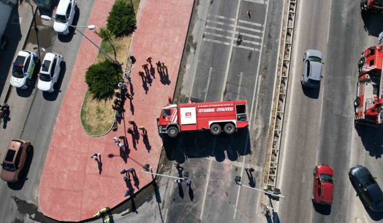 buyukcekmecede-yangina-giden-itfaiye-araci-devrildi-2-yarali-W9cKfTgi.jpg