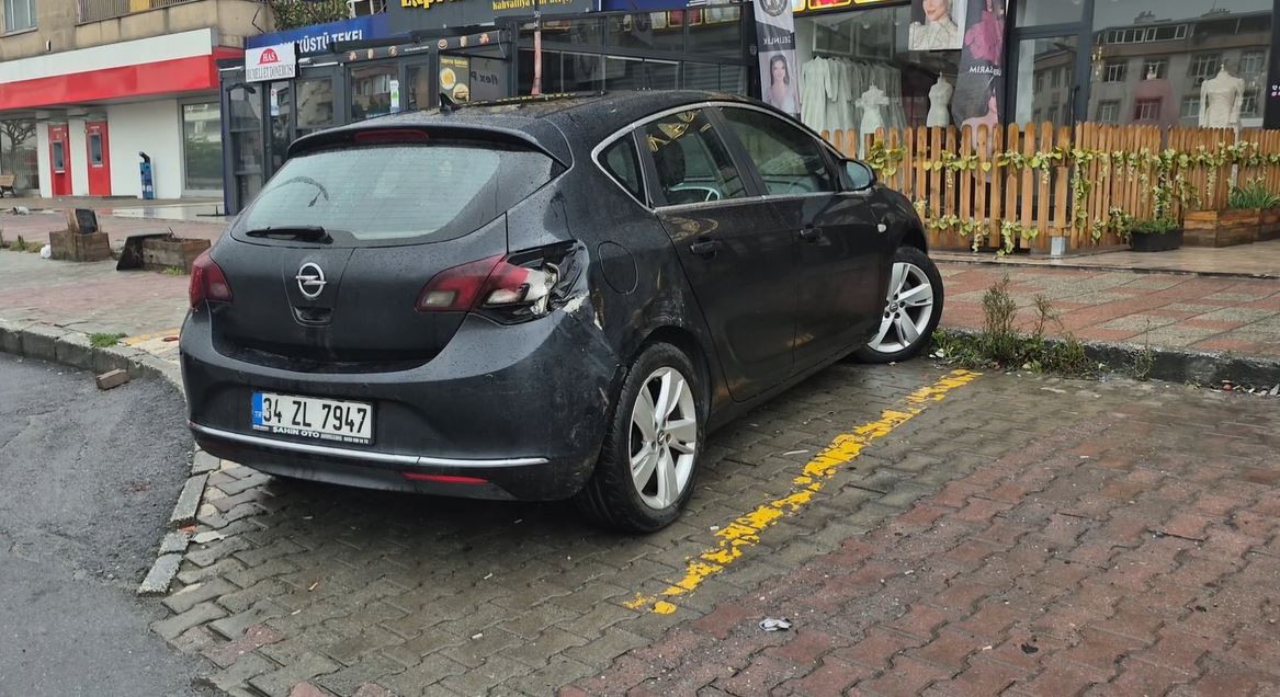 buyukcekmecede yolcu minibusu devrildi 1i agir 2 yarali 1 Wy7ncUY5