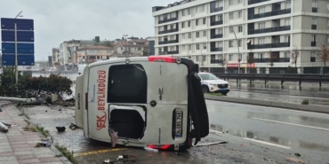 buyukcekmecede-yolcu-minibusu-devrildi-1i-agir-2-yarali-IUgrNSW2.jpg