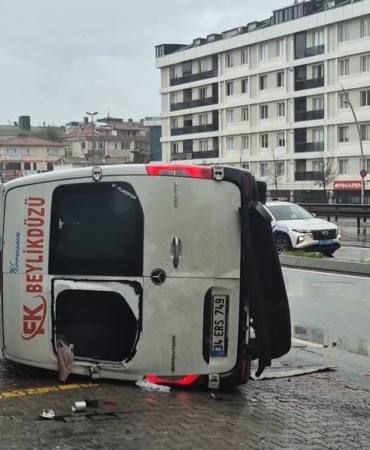 buyukcekmecede-yolcu-minibusu-devrildi-1i-agir-2-yarali-IUgrNSW2.jpg