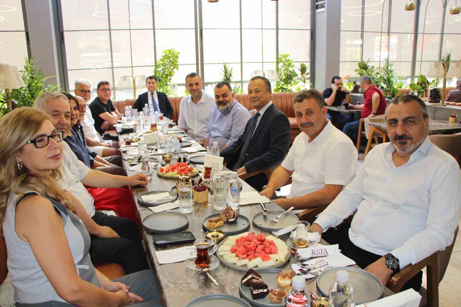buyukelci kazakbayev kirgizistan ile turkiye arasindaki ticaret hacmi hedefi 5 milyar dolar 0 qRnvkRaH