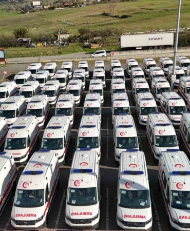 buyuksehir-belediyesinden-samsuna-100-ambulans-ZYfmBFqR.jpg
