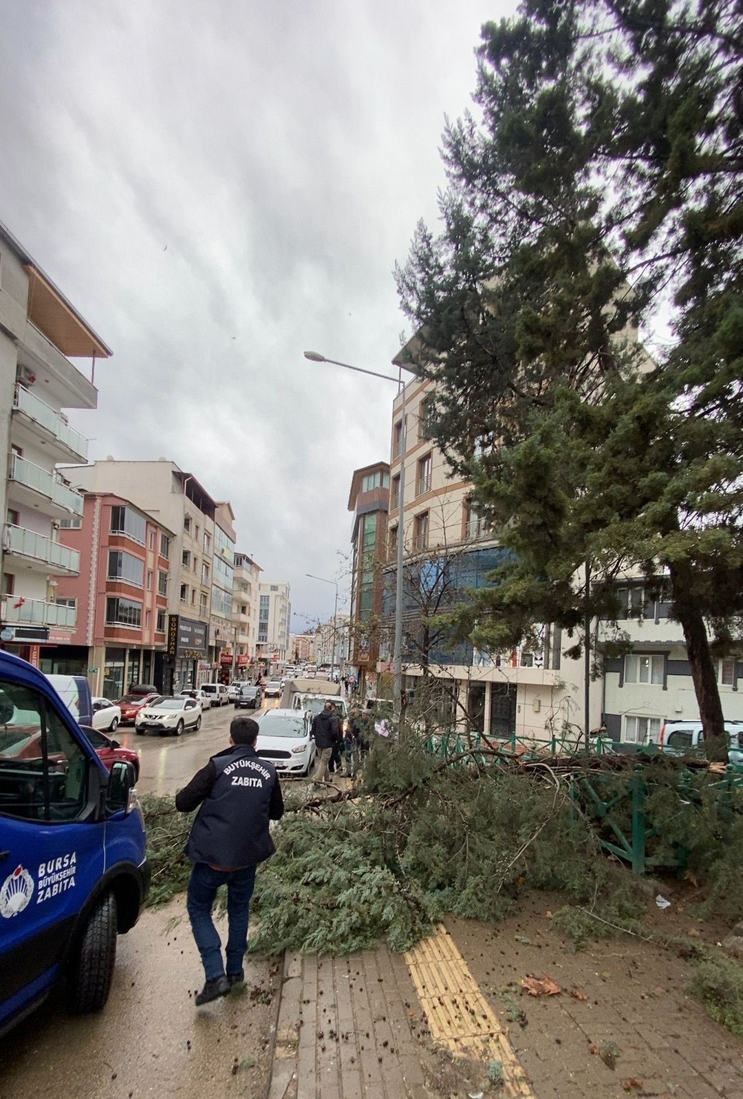 buyuksehir ekipleri siddetli ruzgara karsi sahada 4 TVSLAjLe