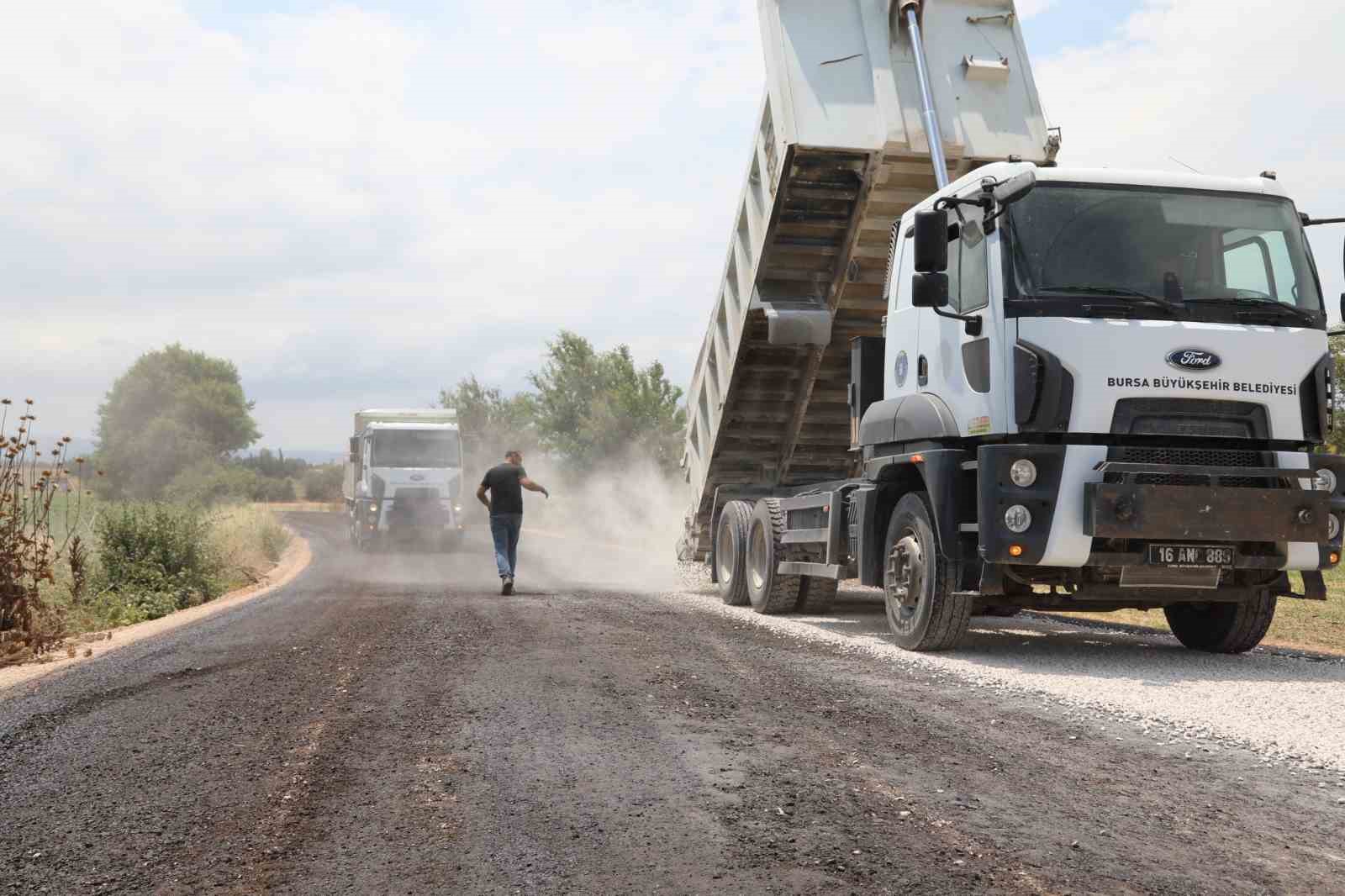 Büyükşehir, Nilüer’de yolları yeniliyor 4 buyuksehir niluerde yollari yeniliyor 0 cwIs4OWH