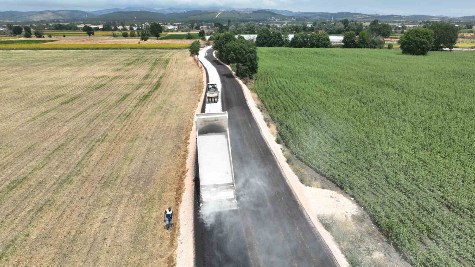 Büyükşehir, Nilüer’de yolları yeniliyor 5 buyuksehir niluerde yollari yeniliyor 1 kTe3TDBE