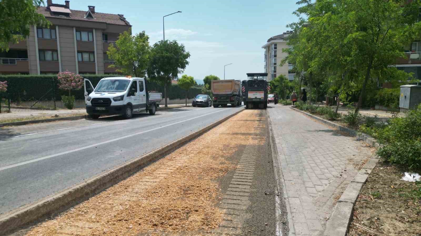 buyuksehir ucevler mahallesinde asfalt yeniliyor 3 iFBSZ4IJ