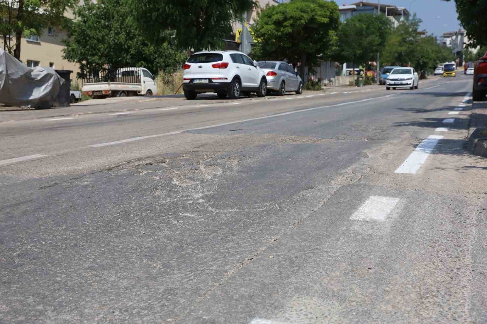 buyuksehir ucevler mahallesinde asfalt yeniliyor 5 34XhaVgs