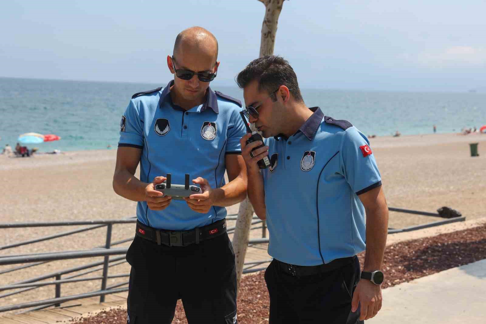 Büyükşehir zabıtası Konyaaltı Sahili’nde dron desteğiyle denetimlerini sürdürüyor 6 buyuksehir zabitasi konyaalti sahilinde dron destegiyle denetimlerini surduruyor 2 Cv9hnOz9