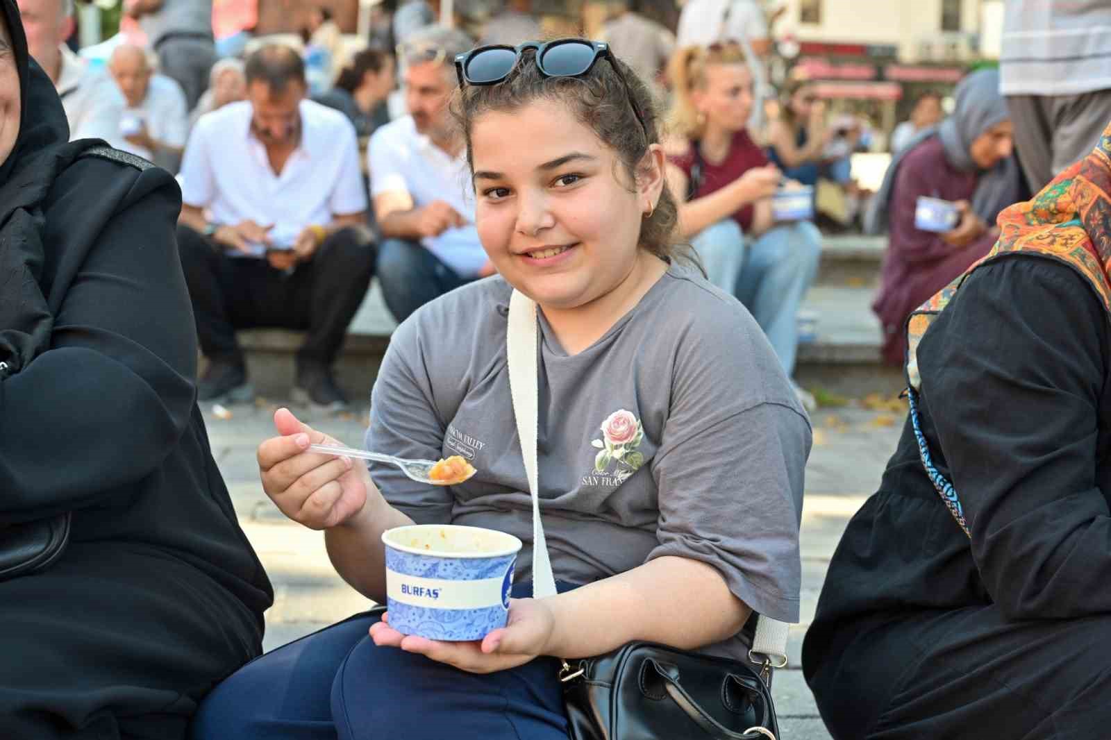 buyuksehirden 17 ilcede 28 farkli noktada asure ikrami 1