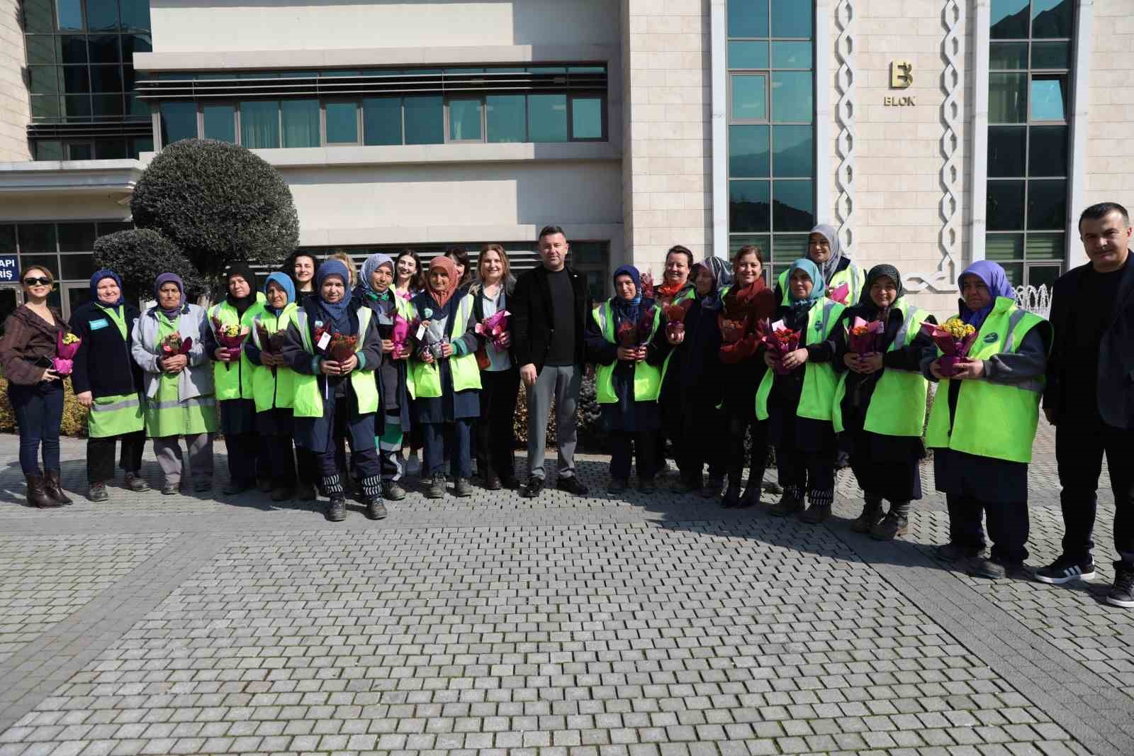 buyuksehirden kadin calisanlara cicek jesti 2 wS6t4EGh