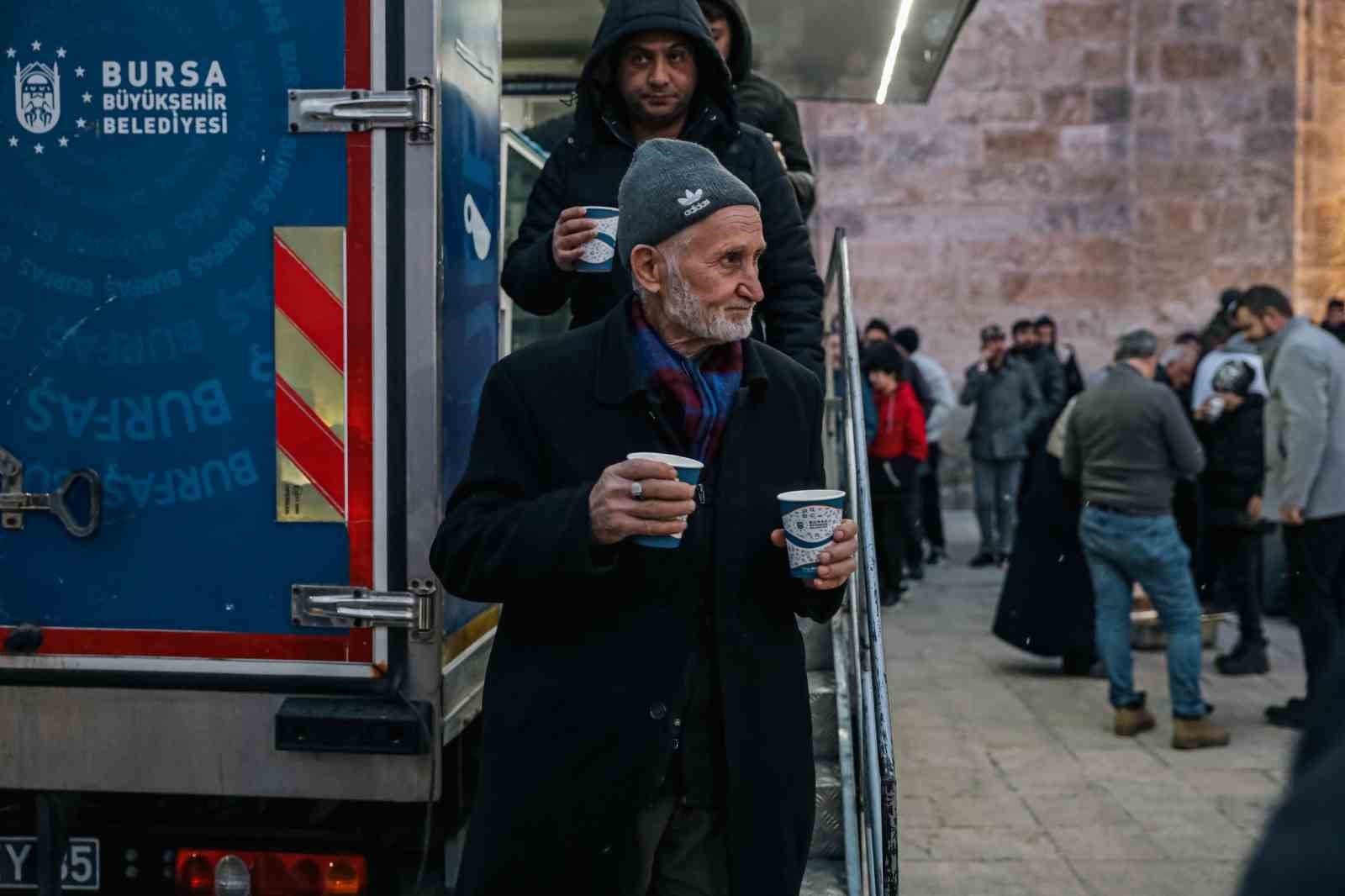 buyuksehirden vatandasa sicak corba ikrami 2 FAtpLD56
