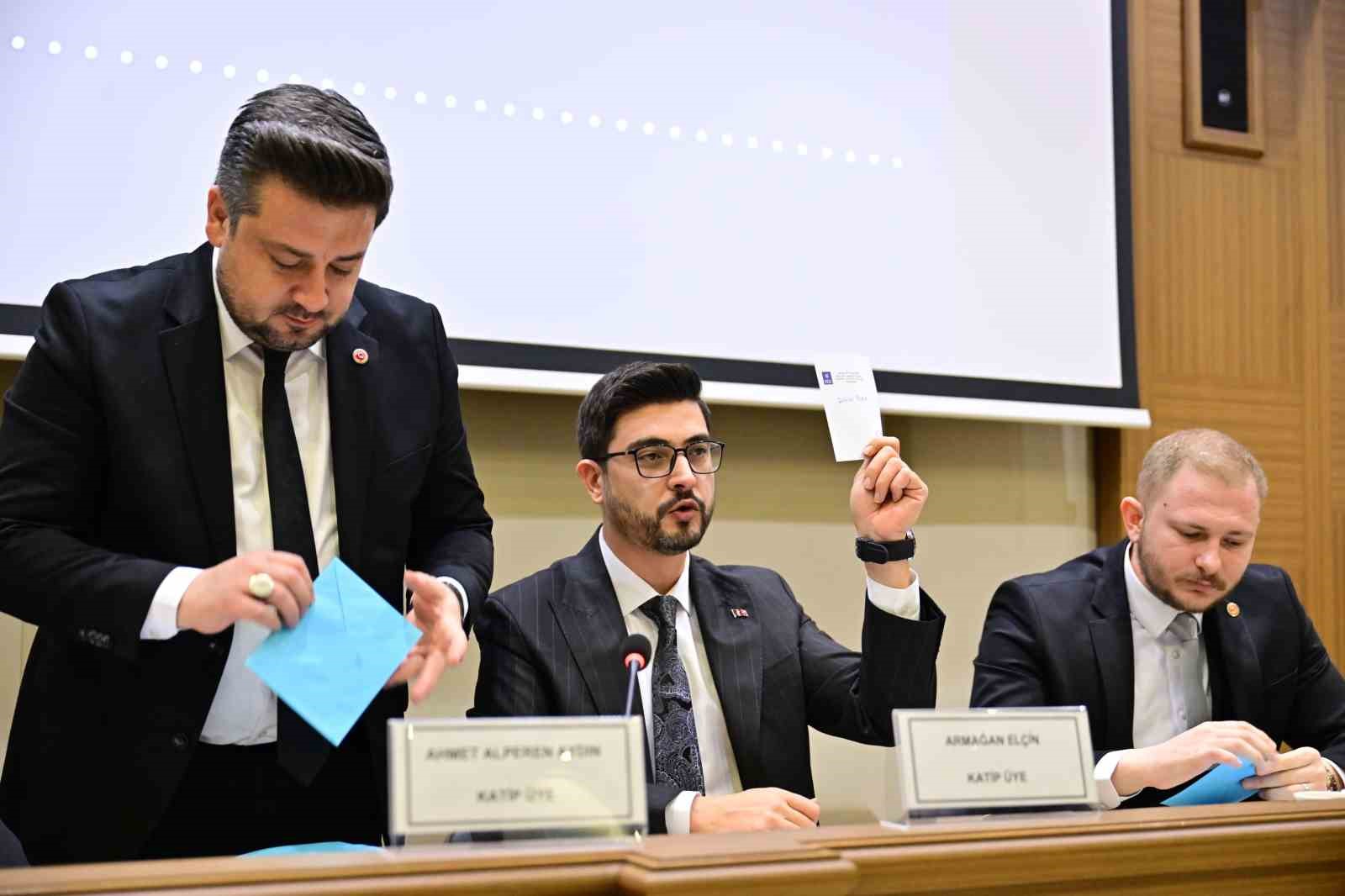 buyuksehirin baskanvekili 61 oyla sahin biba oldu 3 E4O6HgHs