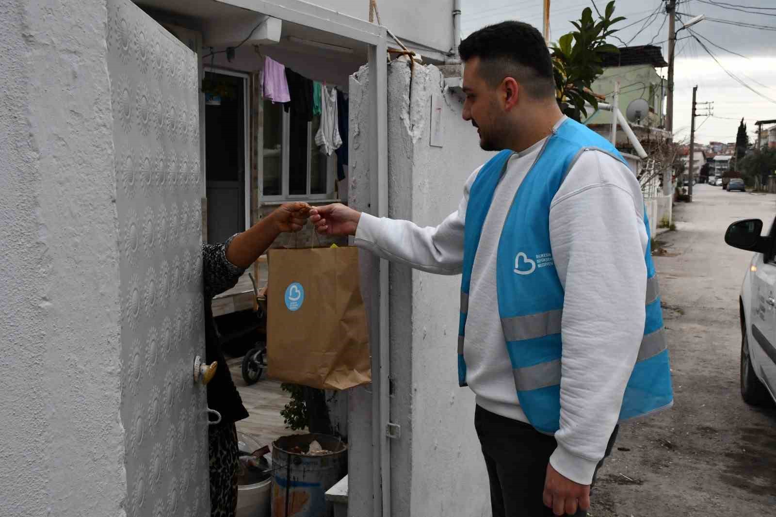 Büyükşehir’in beslenme paketi aileleri de, öğrencileri de sevindiriyor 4 buyuksehirin beslenme paketi aileleri de ogrencileri de sevindiriyor 0 k3Gqvyn3