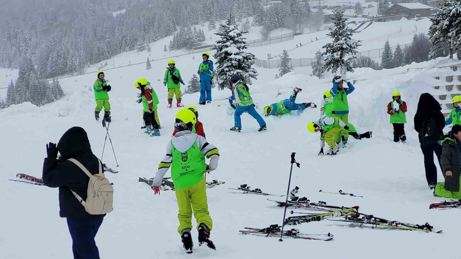 buyuksehirle ogrencilerin kayak keyfi 1 3ir1qKIs