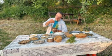 buz-adam-otzinin-midesindeki-siyezi-merak-eden-unlu-sef-kastamonuda-12-bin-yillik-hitit-hpjNpQek.jpg