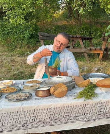 buz-adam-otzinin-midesindeki-siyezi-merak-eden-unlu-sef-kastamonuda-12-bin-yillik-hitit-hpjNpQek.jpg