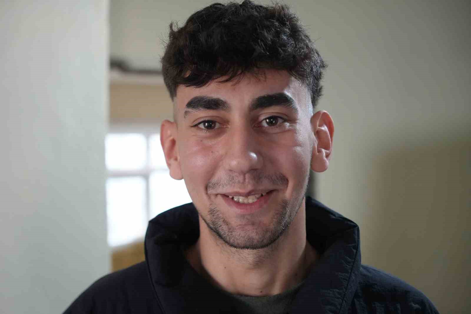 buz gibi evde tek basina yasayan gencin yurek burkan hikayesi 0