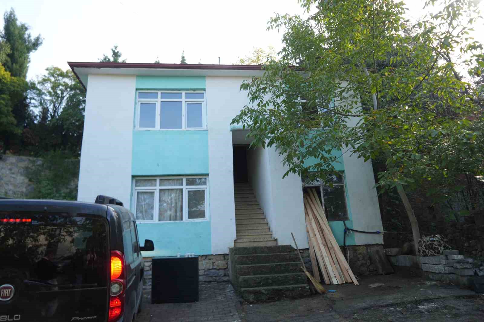 buz gibi evde tek basina yasayan gencin yurek burkan hikayesi 10