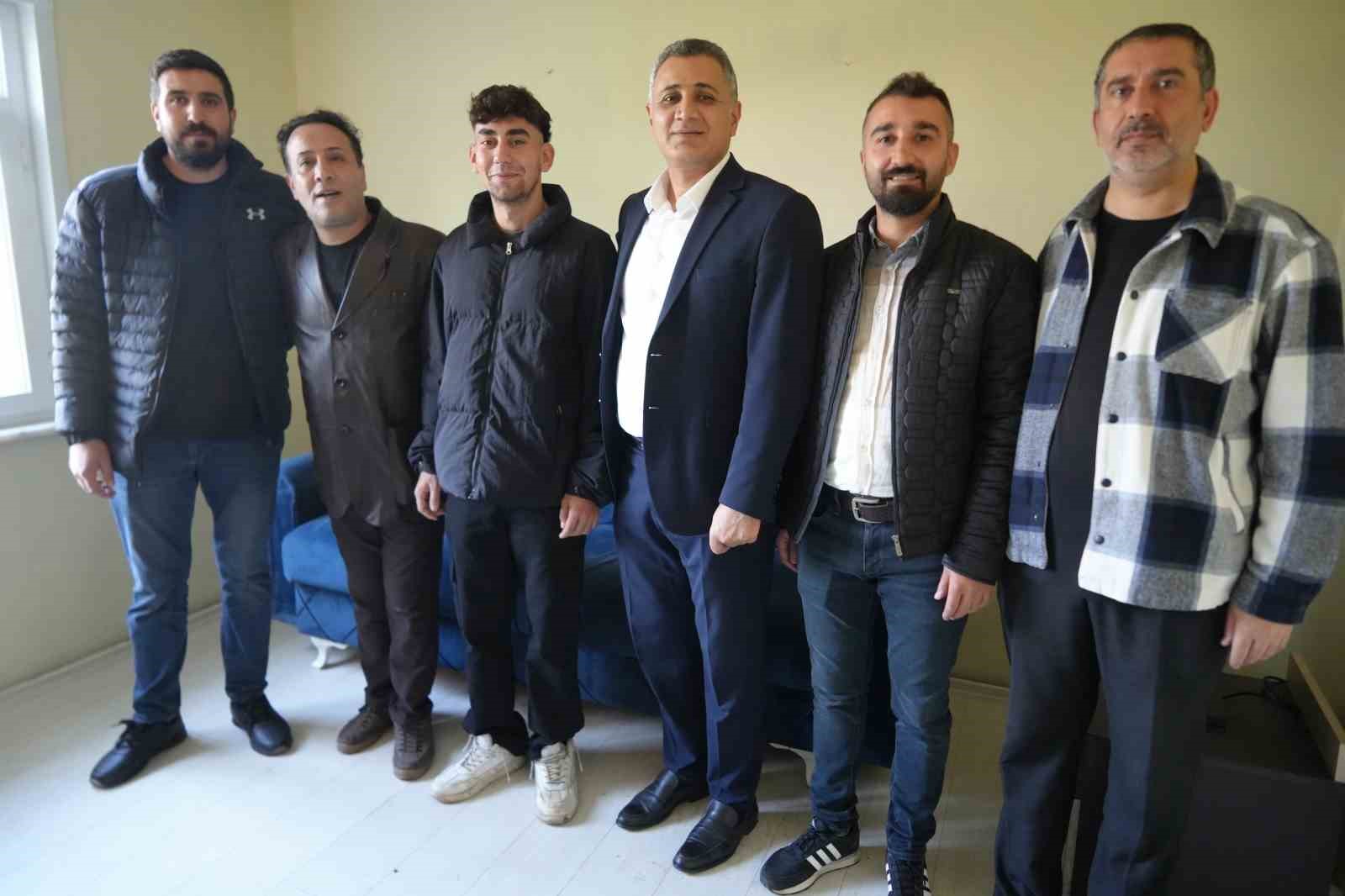 buz gibi evde tek basina yasayan gencin yurek burkan hikayesi 9