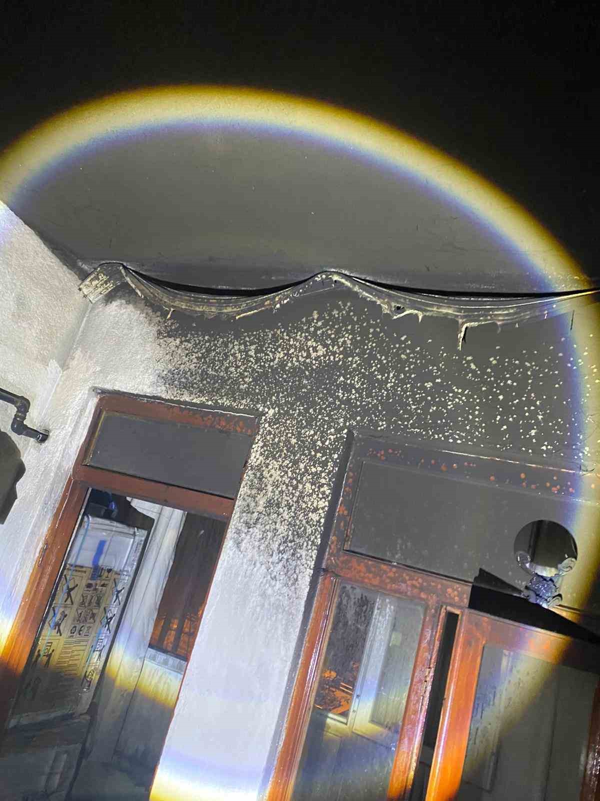 Buzdolabı bomba gibi patladı 4 buzdolabi bomba gibi patladi 0 AwWhrscC