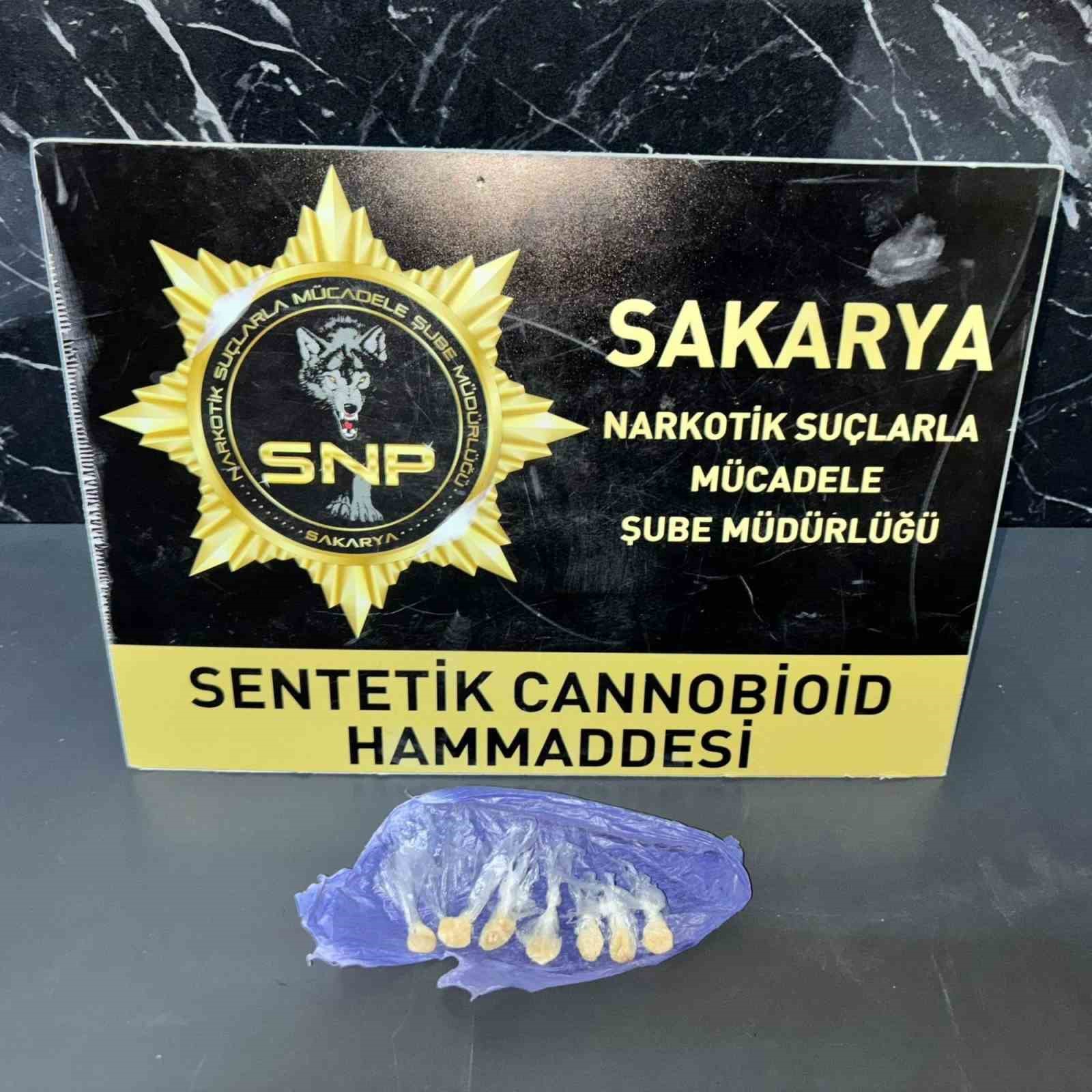 buzdolabinda uyusturucu sakladilar 2 tutuklama 3 4triYGuf