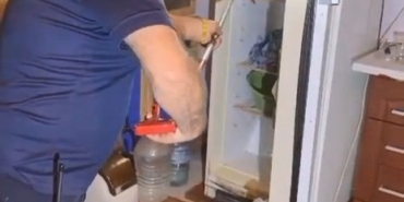 buzdolabinin-icerisine-giren-yilani-itfaiye-ekipleri-cikardi-ZGakBI4G.jpg