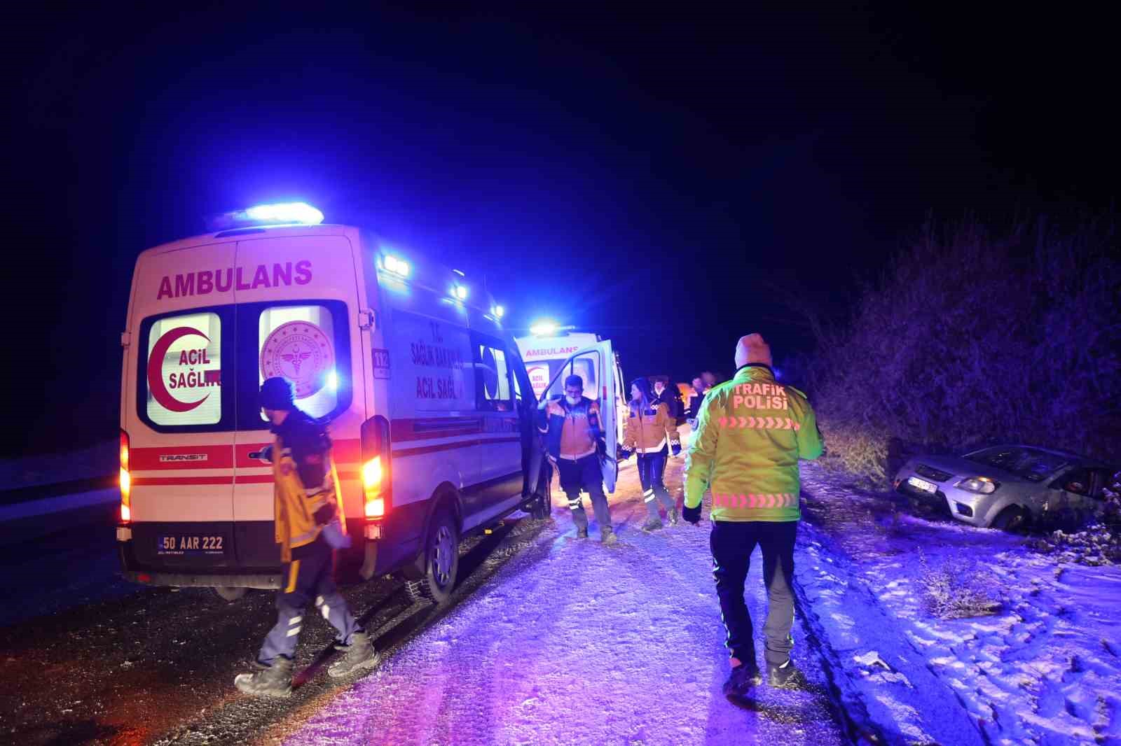 buzlanma kazalari da beraberinde getirdi 6 kazada 12 kisi yaralandi 2 ZT7isPlS