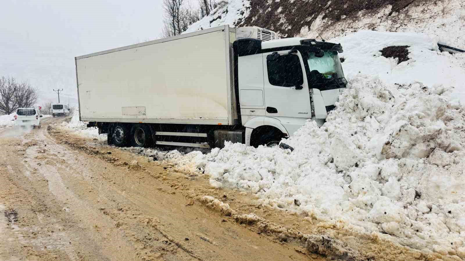 buzlanma kazayi beraberinde getirdi 2 yarali 2