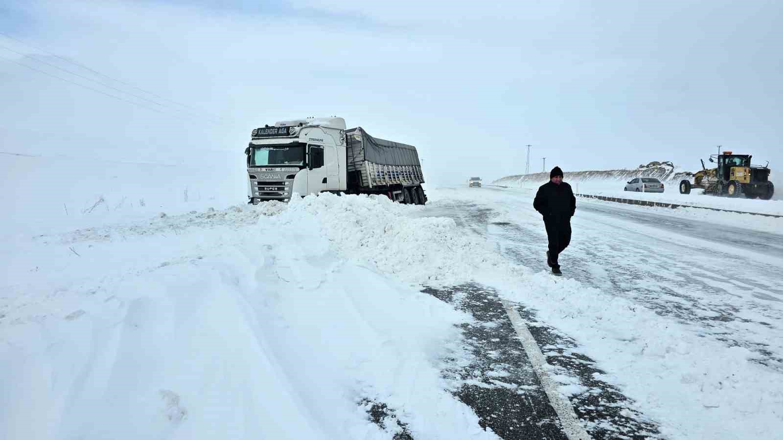 buzlanma ve firtina kazalari beraberinde getirdi 1 gac3qRTs
