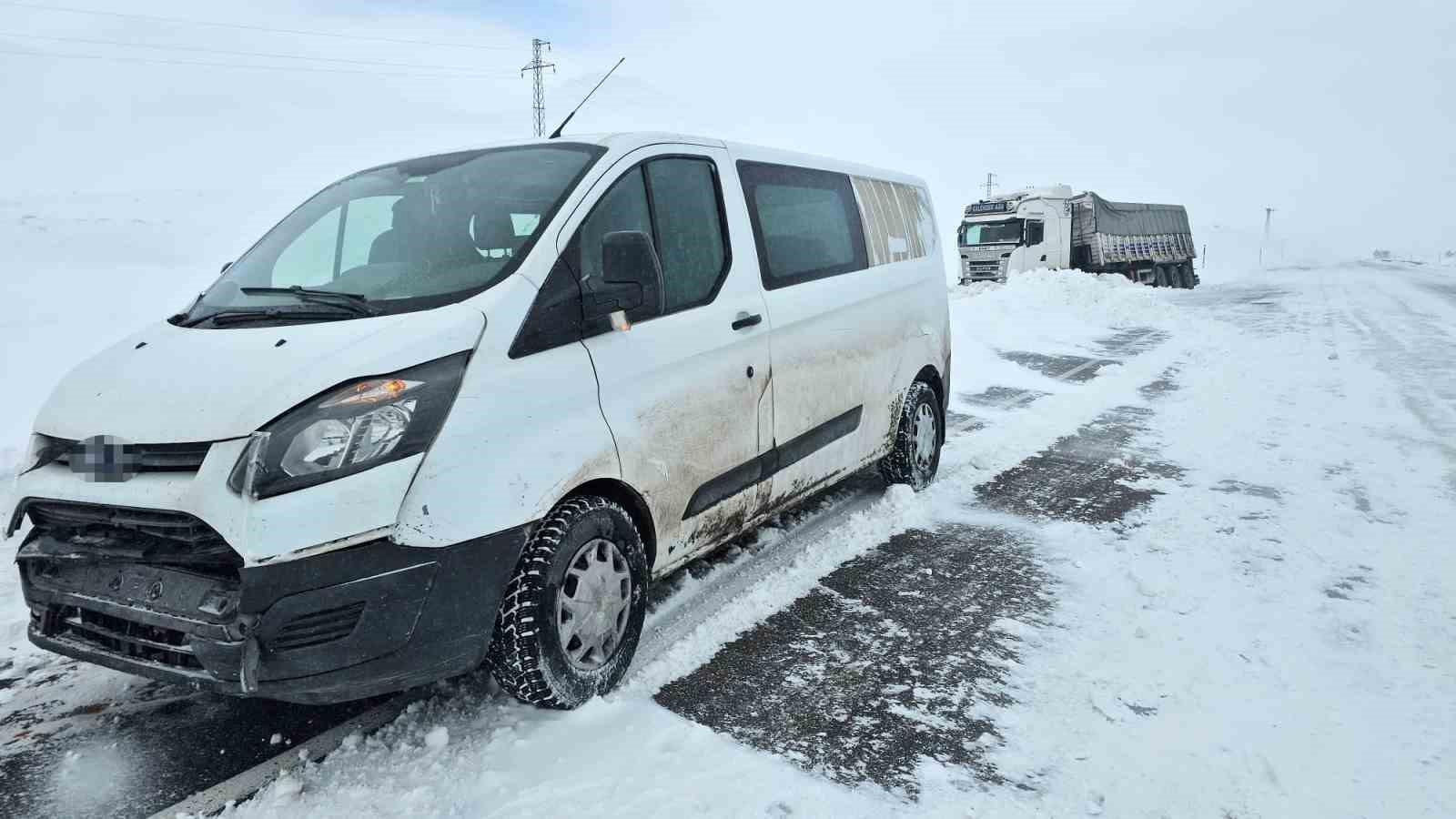 buzlanma ve firtina kazalari beraberinde getirdi 3 vYgDEagd