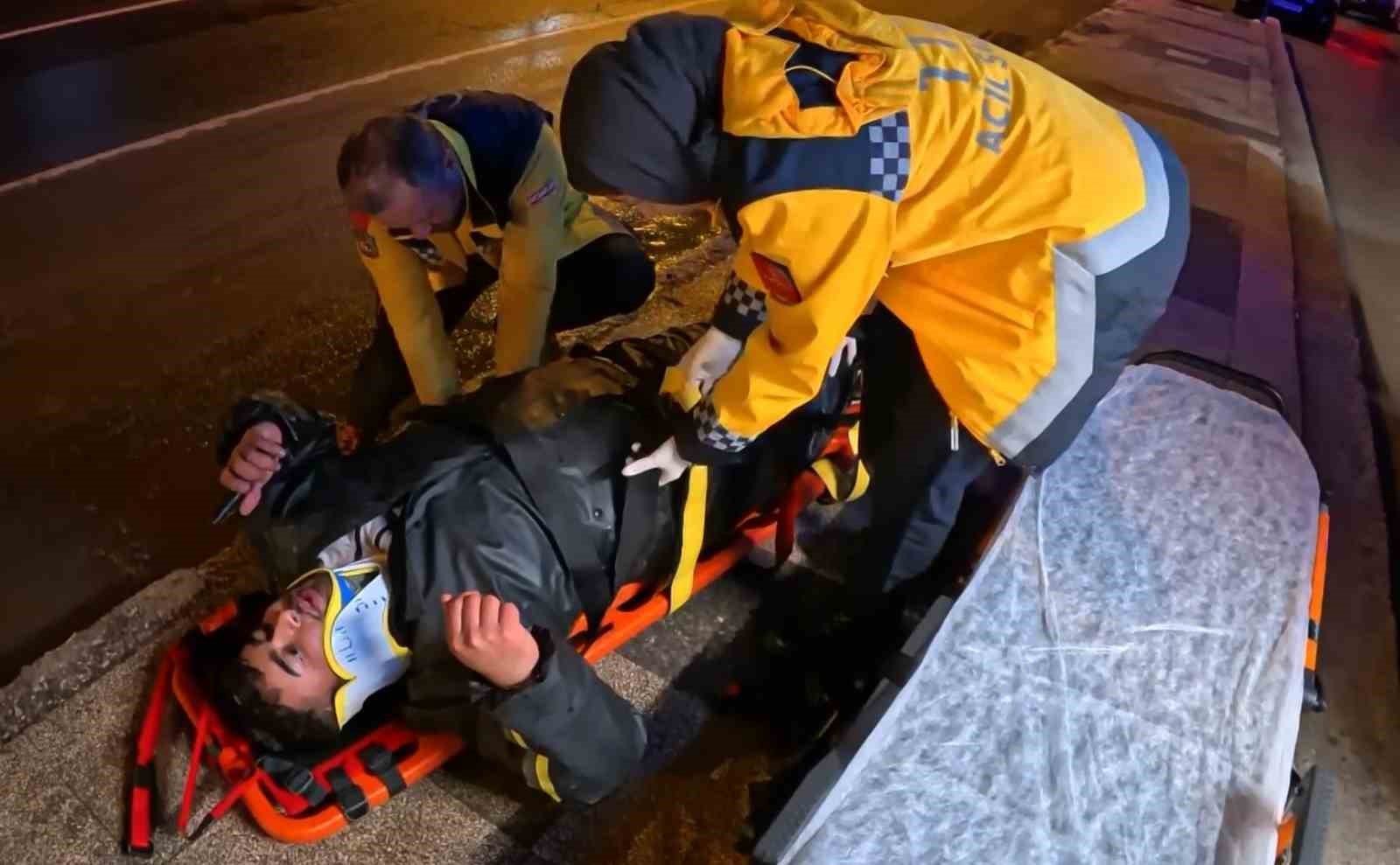 buzlu yolda motosiklet kaydi yola savrulan kurye yaralandi 4 VKasSIlD