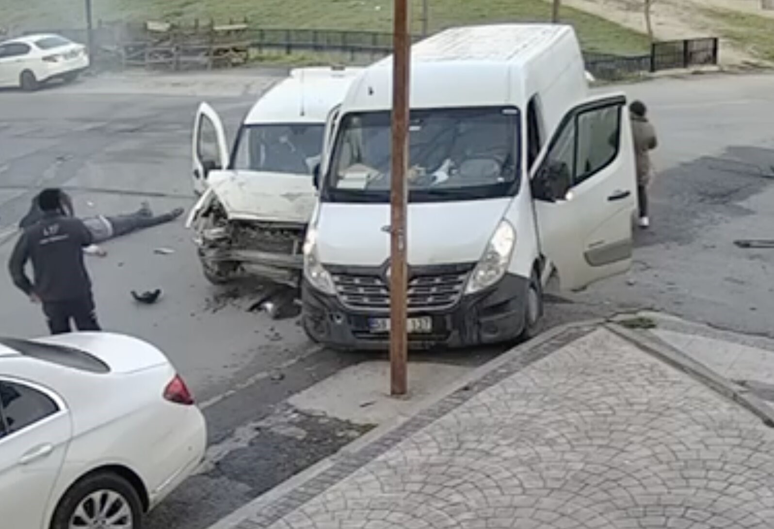 cadde ile sokagin kesisiminde carpistilar 4 yarali 0 W5921jSH