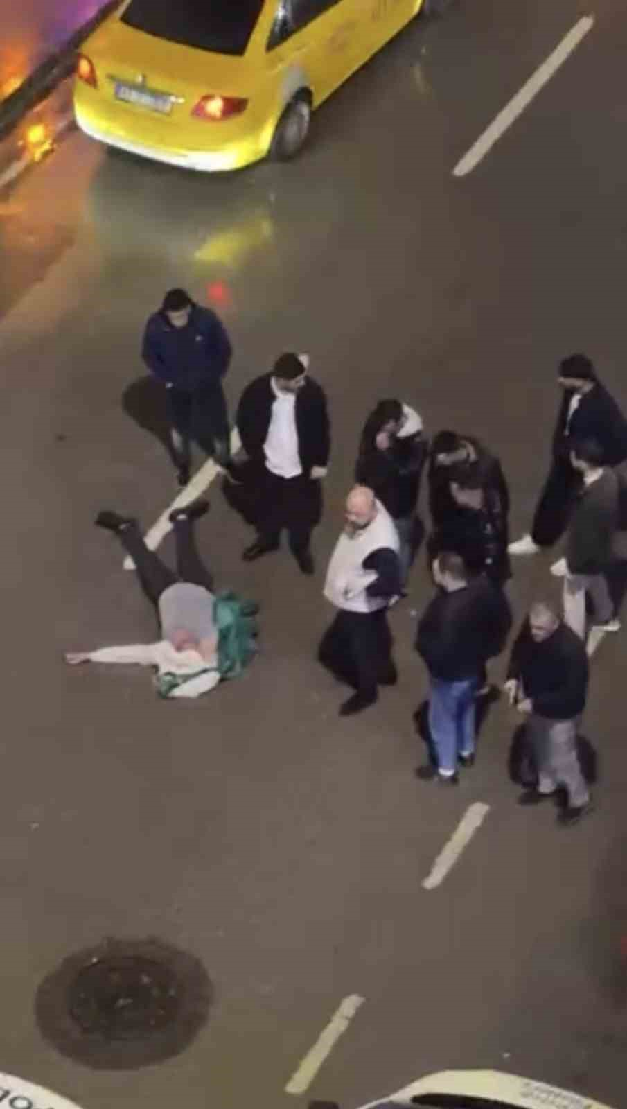 cadde ortasinda dehset anlari tekme ve yumruklara feci sekilde darbedildi 3 fT1UhQmT