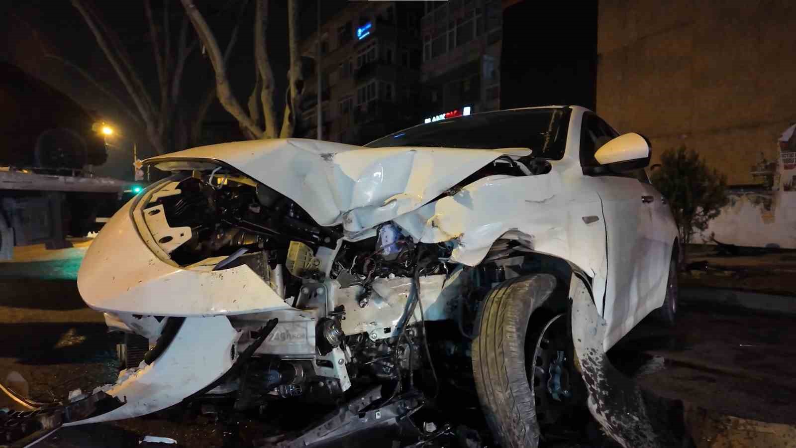 Caddebostan’da makas atan sürücü lüks araca çarpıp kaçtı 4 caddebostanda makas atan surucu luks araca carpip kacti 0 t4KsTY99