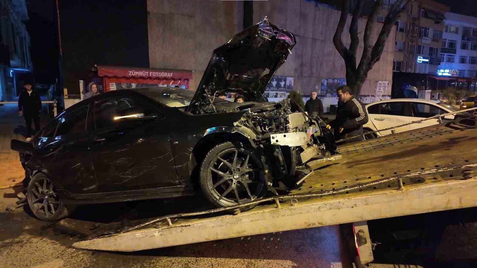 Caddebostan’da makas atan sürücü lüks araca çarpıp kaçtı 5 caddebostanda makas atan surucu luks araca carpip kacti 1 F2vpju44