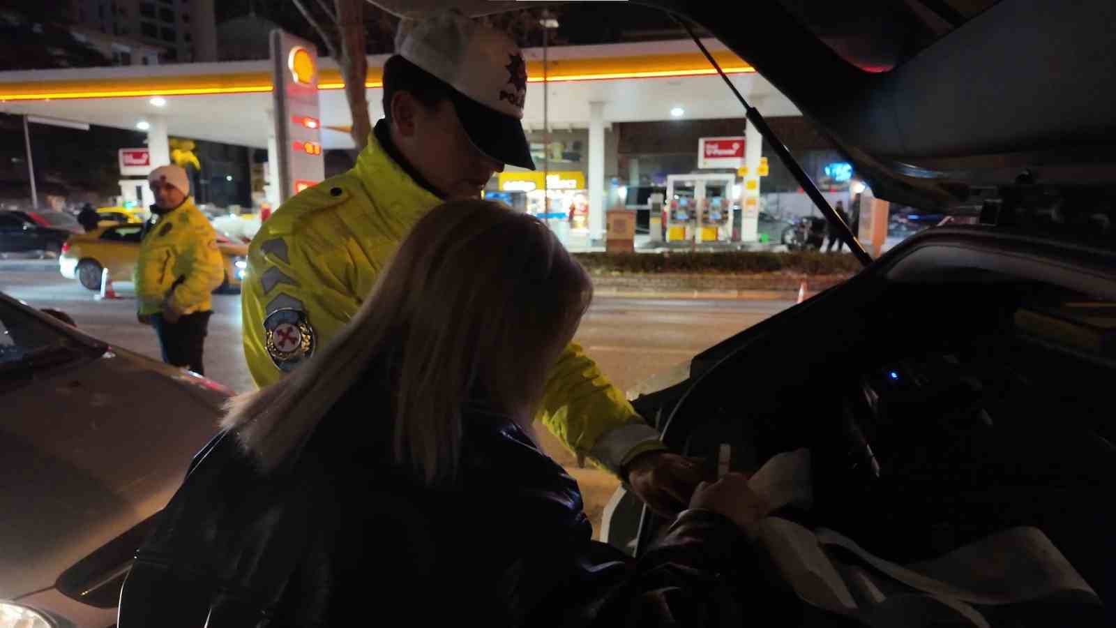 caddebostanda otomobilin camindan sarkan gencten pes dedirten sozler bayrampasa cocuguyuz 100 bin lira ceza SFqa4Glb