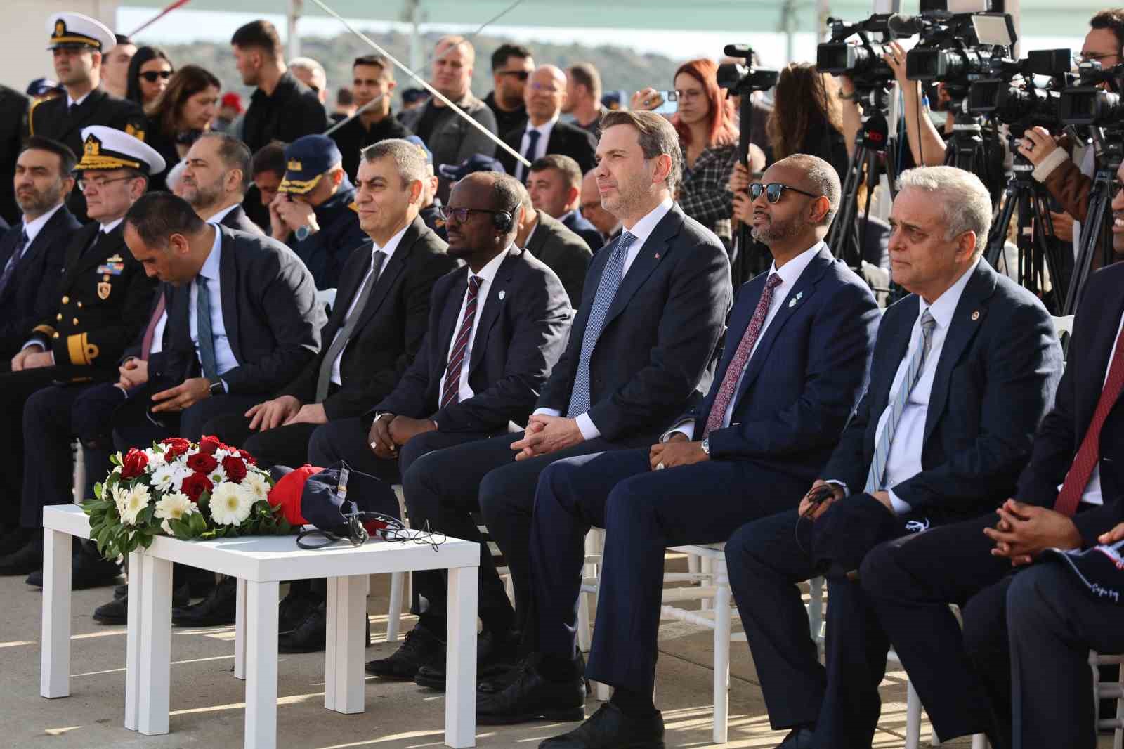 cagri bey sondaj gemisi bakan bayraktarin katildigi torenle somaliye ugurlandi 10