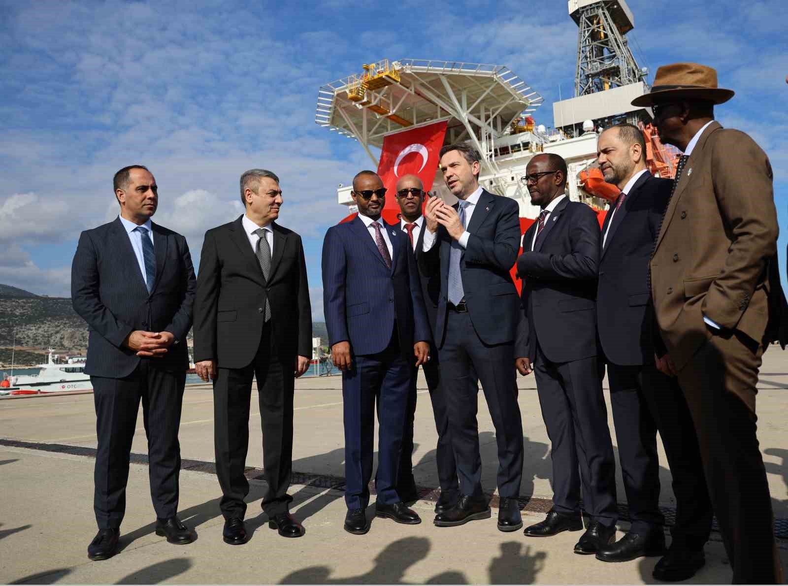 cagri bey sondaj gemisi bakan bayraktarin katildigi torenle somaliye ugurlandi 4 ANdiQDPn